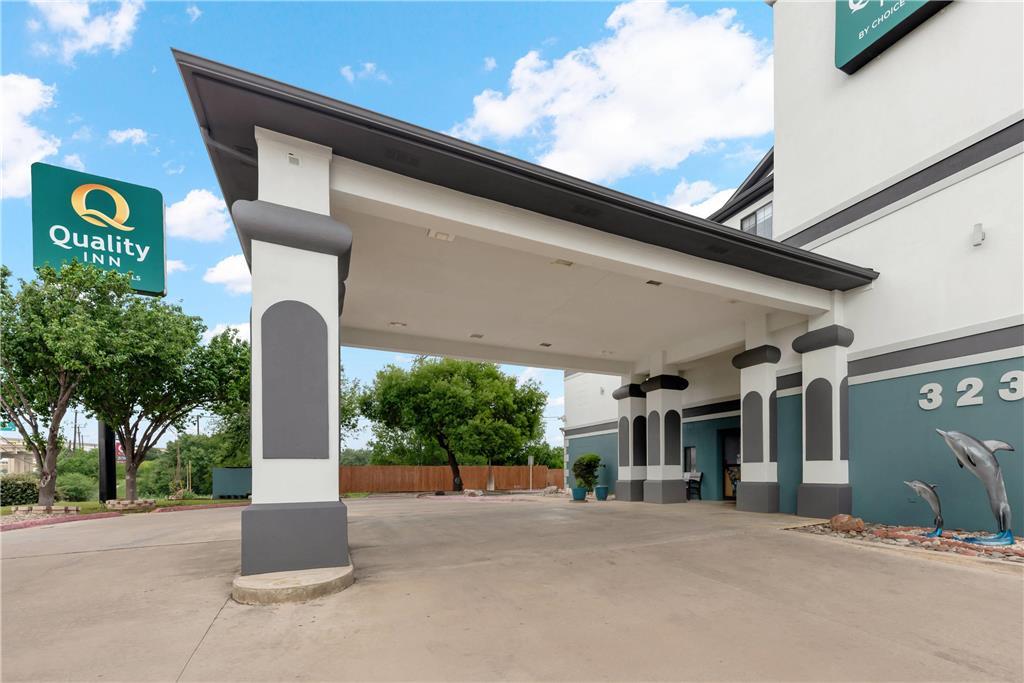 Hotel Quality Near Seaworld - Lackland 3*