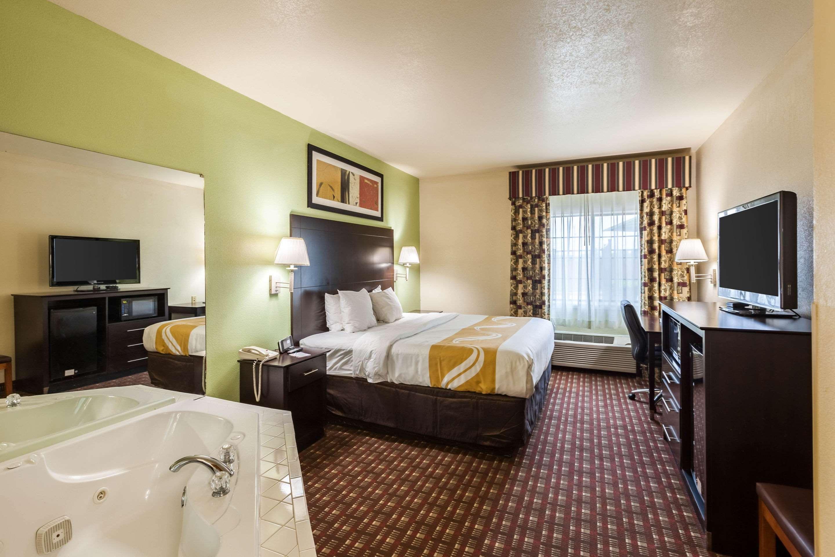 Hotel Quality Near Seaworld - Lackland